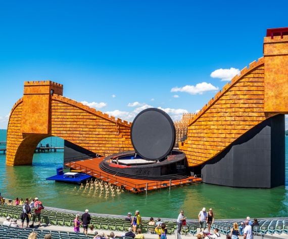 Bilder der Bühne der Bregenzer Festspiele
